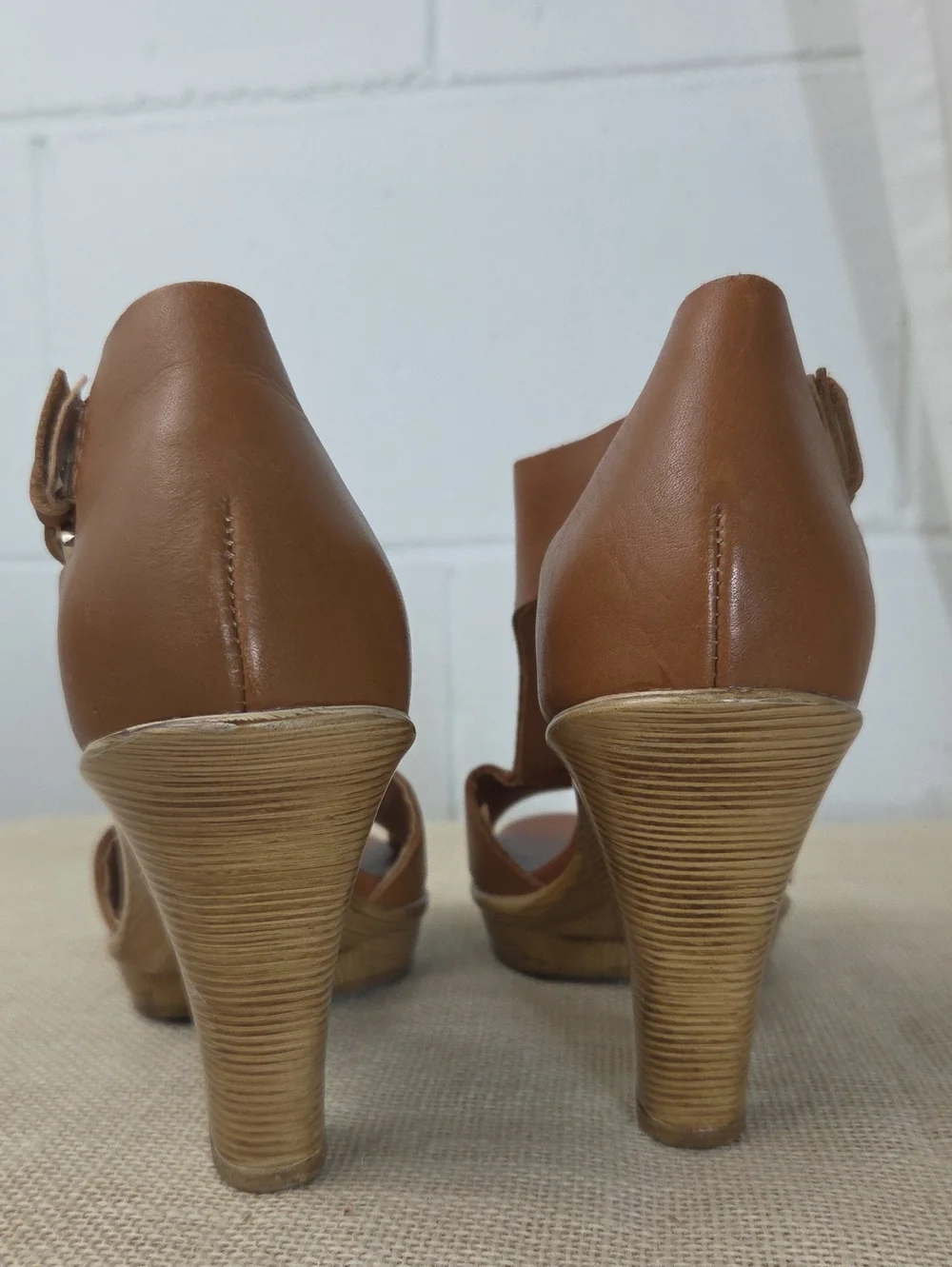 Sofft Dabney T-Strap Open Toe Leather Platform Sandal Sz6